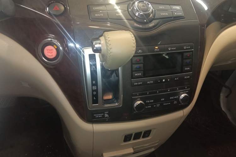 Used Nissan Quest 2015 3.5L SL Gear Lever