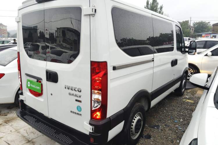 Used Iveco Eurocargo 2021 2.0T Manual Super-Rui Short Wheelbase Low-Roof Side-Hinged Door F1A