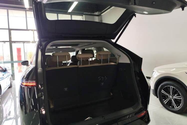 Used XPeng X9 2025 740 Ultra-Long Range Max