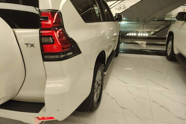 Used Toyota Prado 2018 3.5L Automatic TX-L with Rear-Mounted Spare Tire
