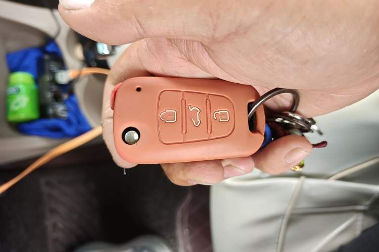 Used Kia Sportage 2012 2.0L Automatic Two-Wheel Drive GL Trim Vehicle Key