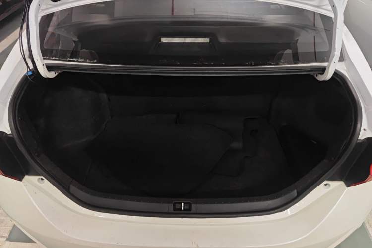 Used Toyota Levin 2016 Dual-Engine 1.8H GS E-CVT Elite Model with Sunroof Trunk