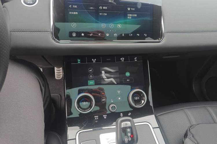 Used Land Rover Range Evoque 2020 249 PS R-DYNAMIC SE Sport Technology Edition Audio And AC Panel