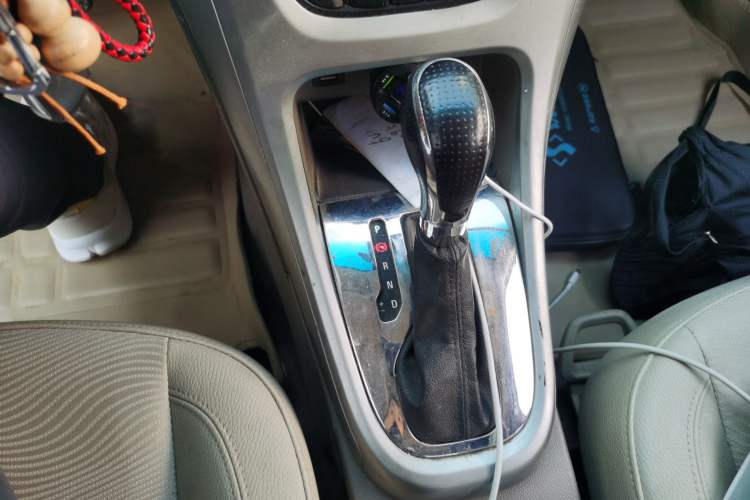 Used Buick GT 2013 GT 1.6L Automatic Fashion Edition Gear Lever