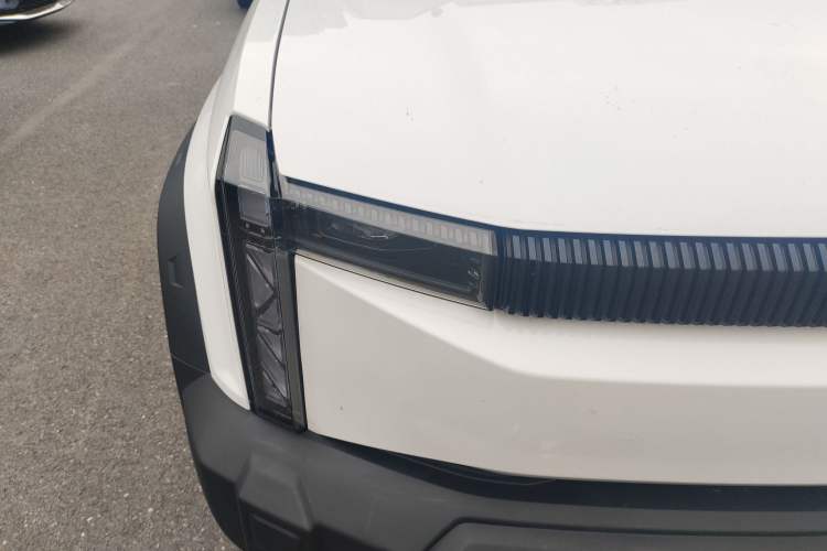 Used iCAR 03 2024 401km Two-Wheel Drive Standard Advanced Version Right Front Headlight