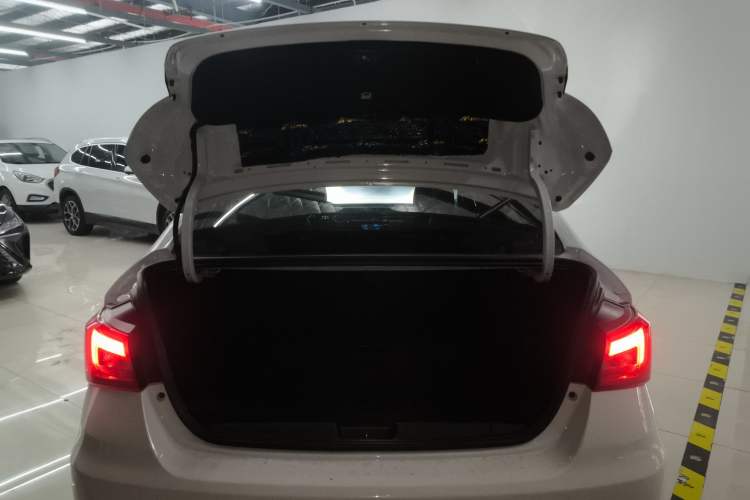 Used Chery Arrizo 5 2019 1.5L Manual Zizai Edition China V Standard Trunk