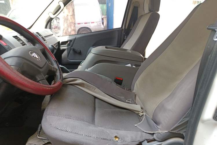 Used Foton Scenic G7 2017 2.0L Long-Wheelbase Commercial Van High-Roof Version 4 Seats 4Q20M Left Front Seat