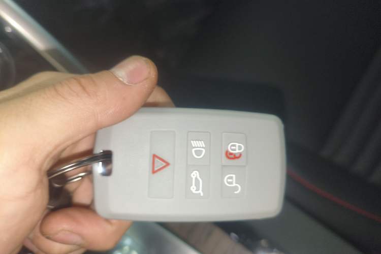 Used Land Rover Discovery Sport 2022 249 PS R-Dynamic SE Performance Tech Edition 5 Seats Interior 1