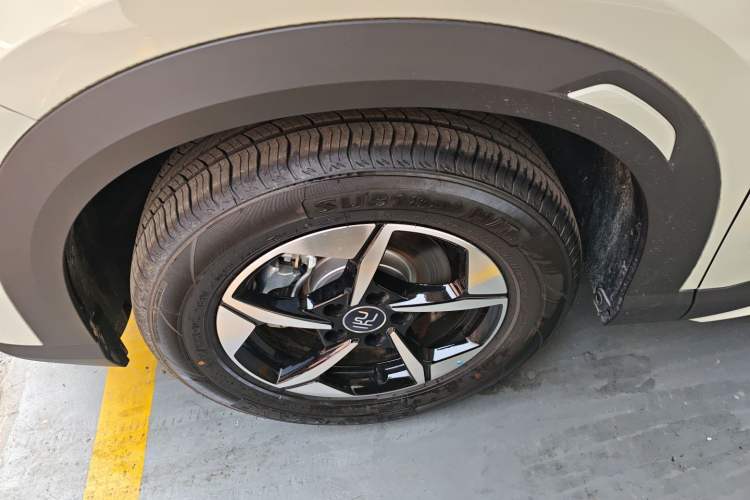 Used BYD Yuan UP 2025 Intelligent Driving Version 401 KM Dynamic Edition Left Front Wheel Hub