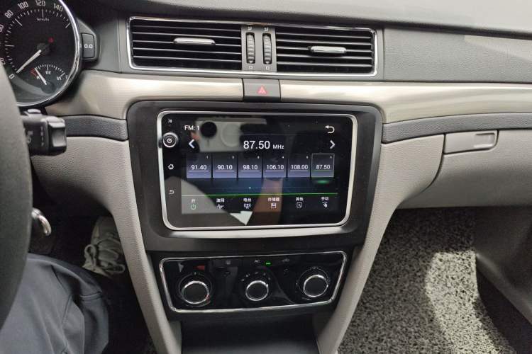 Used Skoda Superb 2013 1.4TSI Manual Shengshi Edition Audio And AC Panel