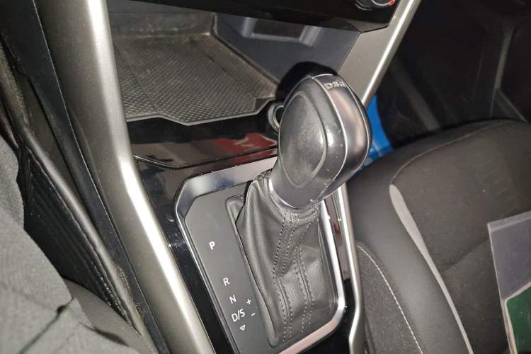 Used Volkswagen T-ROC 2021 280TSI DSG Two-Wheel Drive Elite Connect Edition Gear Lever