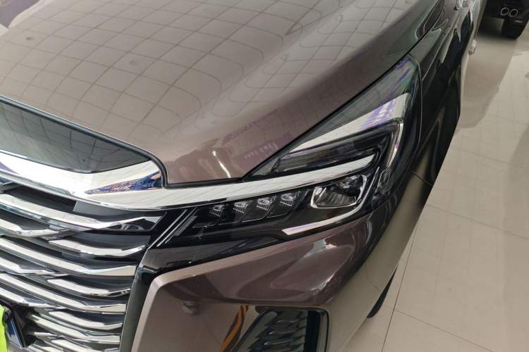 Used Buick GL8 2023 Facelifted Land Cruiser Executive Luxury Version