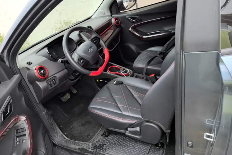 Used Chery QQ Little Ant 2022 Revised Version Sweet Pink Edition Half-Sugar Version Lithium Iron Phosphate 30.7 kWh 30 kW 301 km
