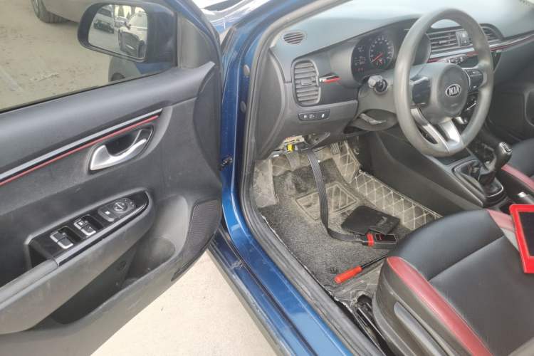 Used Kia KX Cross 2017 1.4L MT GLS Driver Seat