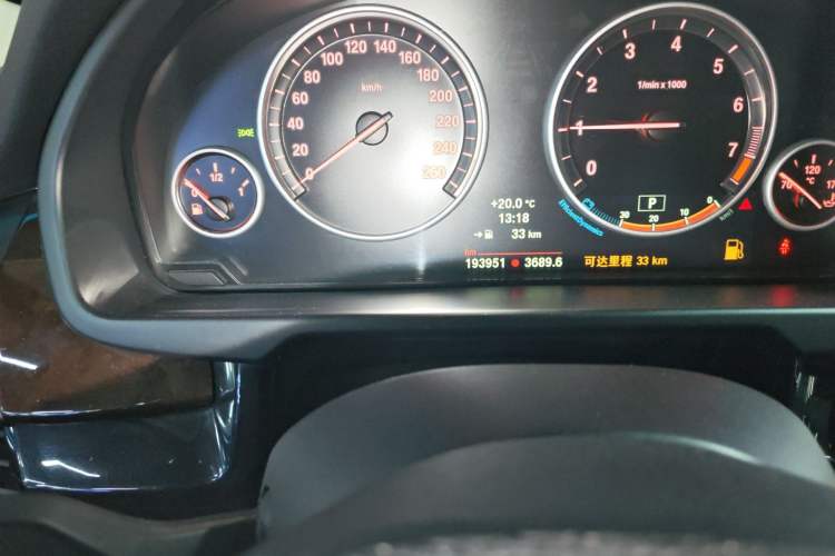 Used BMW X5 2014 xDrive35i Elegant Edition Odometer Close Up