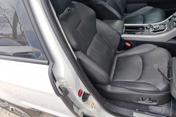 Used Land Rover Range Evoque 2018 240 PS SE Smart Brilliance Edition Right Front Seat