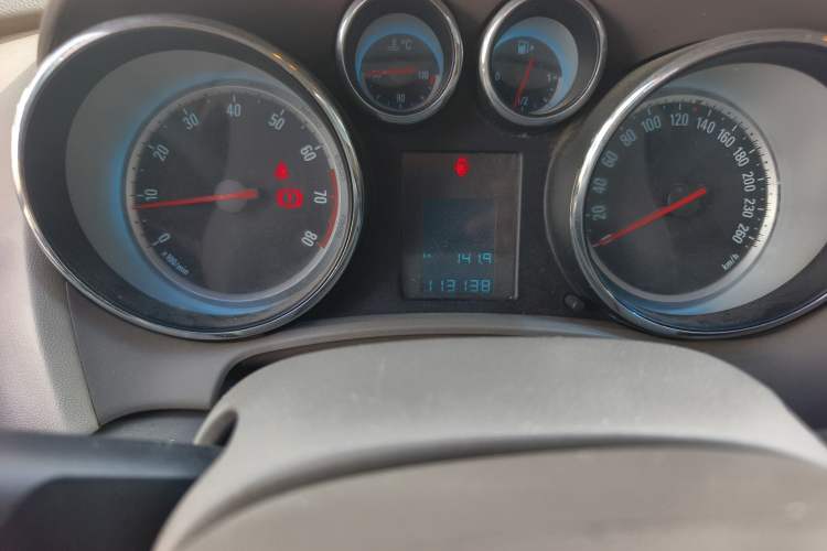 Used Buick GT 2012 GT 1.6L Manual Entry-Level Model Odometer Close Up