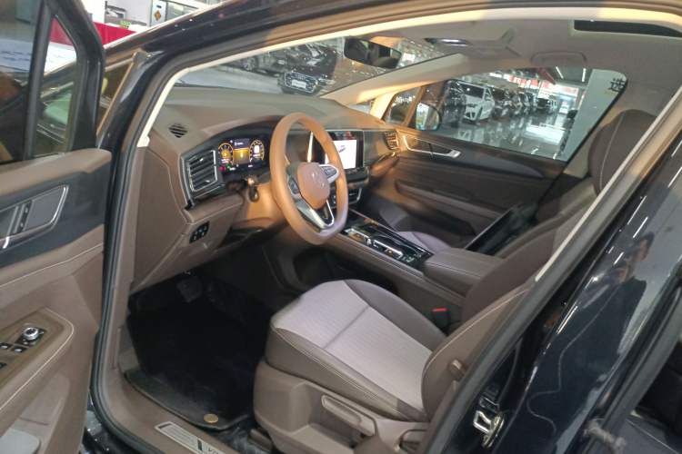 Used Volkswagen Viloran 2023 Revised 330TSI Business Edition Driver Seat