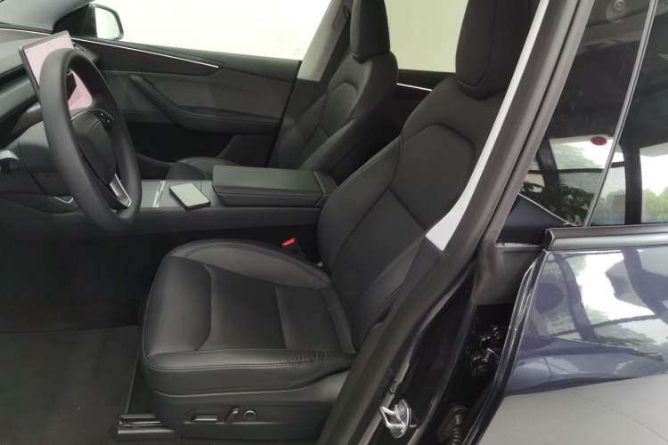 Used Tesla Model Y 2025 Rear-Wheel Drive First Edition Left Front Seat