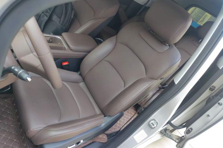 Used Wuling Starlight 730 2025 Model Plug-in Hybrid 125km Luxury Edition
