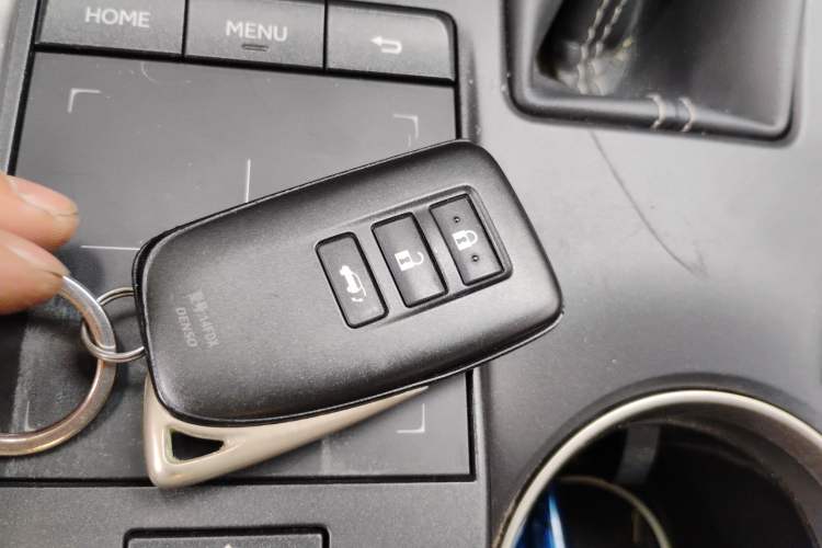 Used Lexus NX 2020 300h Front-Drive FENGSHANG Version China VI Standard Vehicle Key