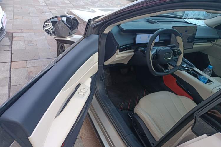 Used Lynk & Co 07 2024 EM-P 126 Long-Range Halo
