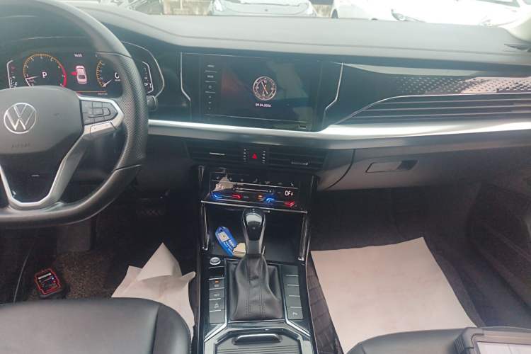 Used Volkswagen Passat 2022 330TSI Elite Edition Audio And AC Panel