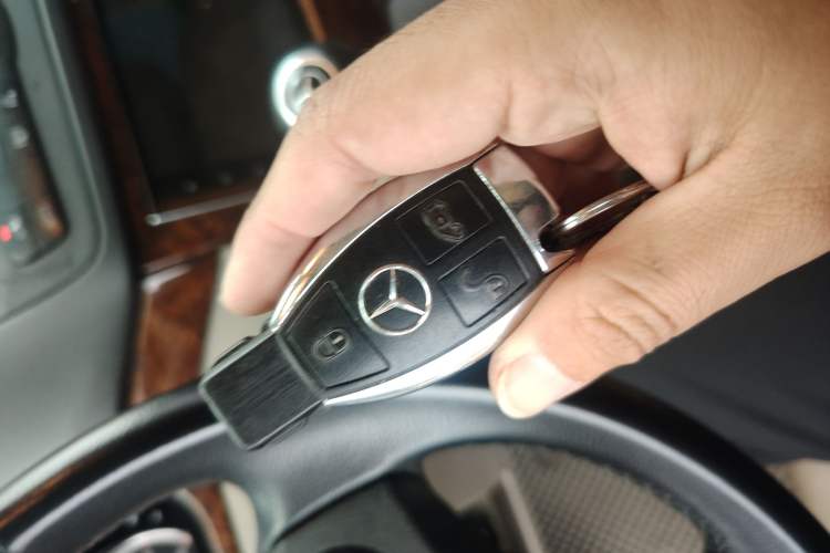 Used Mercedes-Benz Viano 2013 3.0L Navigator Edition