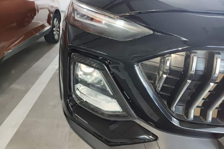 Used SOL X8 2021 300T DCT Leading Smart Connectivity Version 7 Seats Right Front Headlight