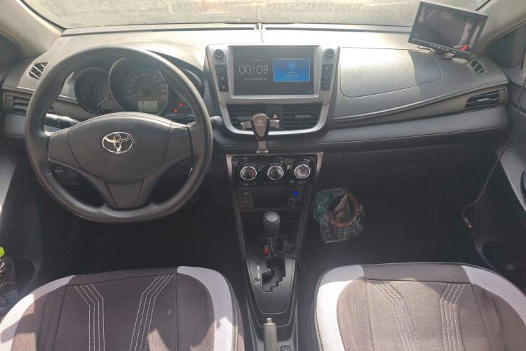 Used Toyota YARiS L Zhi Xiang 2019 1.5E CVT Dynamic Edition China VI compliant Center Console