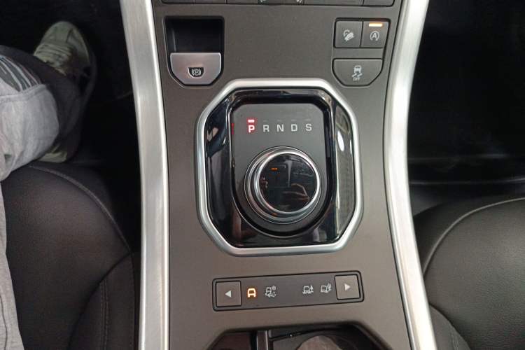 Used Land Rover Range Evoque 2017 2.0T SE Smart Glow Edition Gear Lever