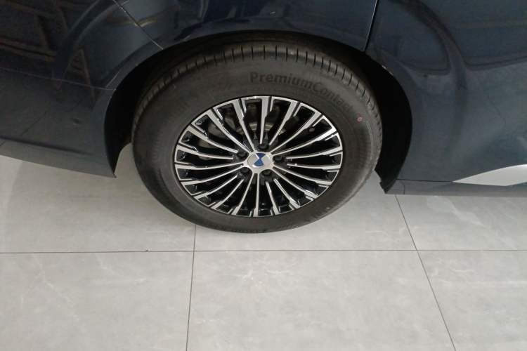 Used Denza D9 2025 DM-i Intelligent Drive 1020 Four-Wheel Drive Prestige Model
