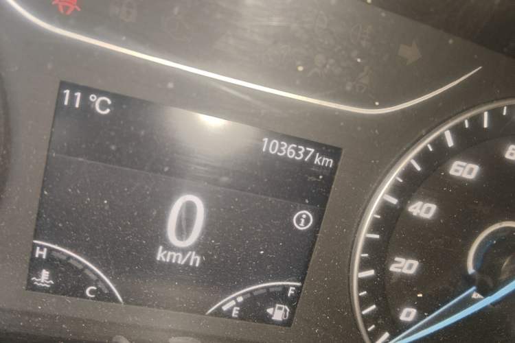 Used JMC Fushun 2023 2.0T Manual Diesel Long-Wheelbase High-Roof Business Van with Dual Rear Tires 6–9 Seats
