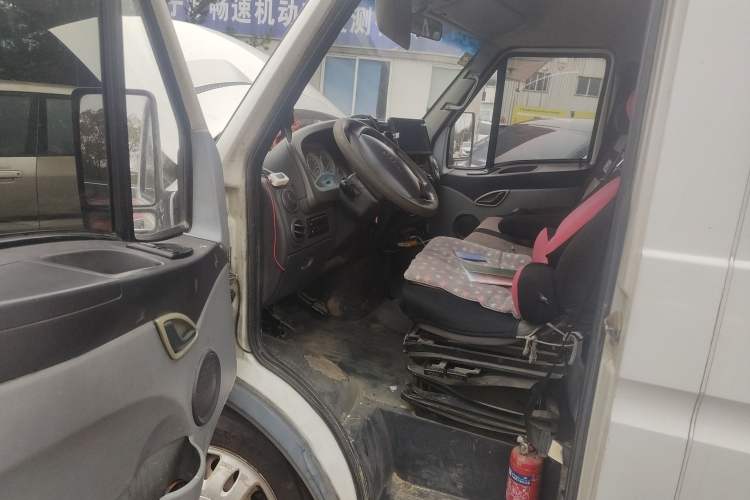 Used Iveco Power Daily 2013 2.5T-V39 Low-Roof Box Truck