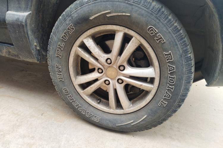 Used Huatai Santa Fe Classic 2012 2.0L Gasoline Manual Two-Wheel Drive Navigation Edition Right Front Wheel Hub