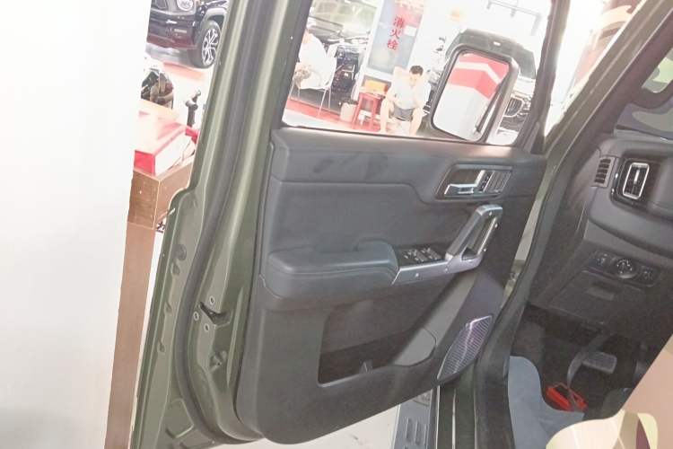 Used 212 T01 2024 2.0T Explorer