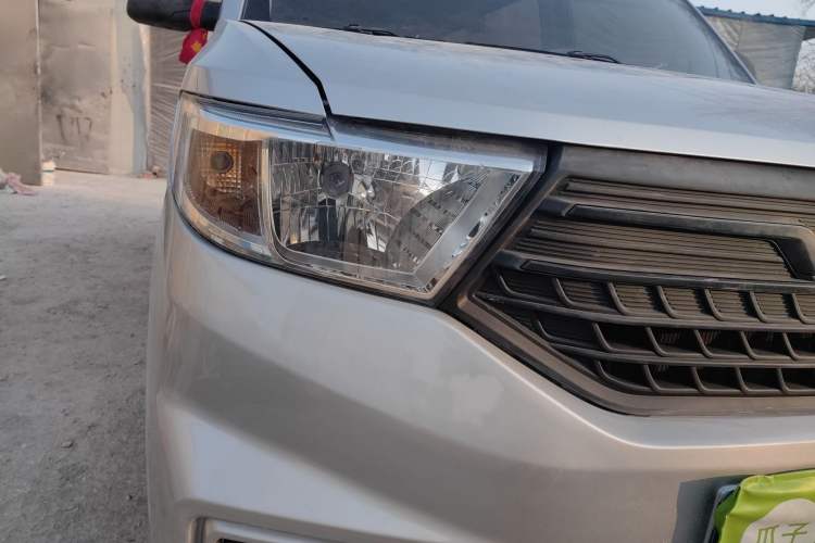 Used Wuling Hongguang V 2020 1.5L Commercial Vehicle China VI LAR