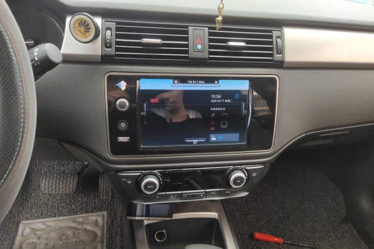 Used Qoros 3 2016 Urban SUV 1.6T Automatic Zhiyue Model Audio And AC Panel