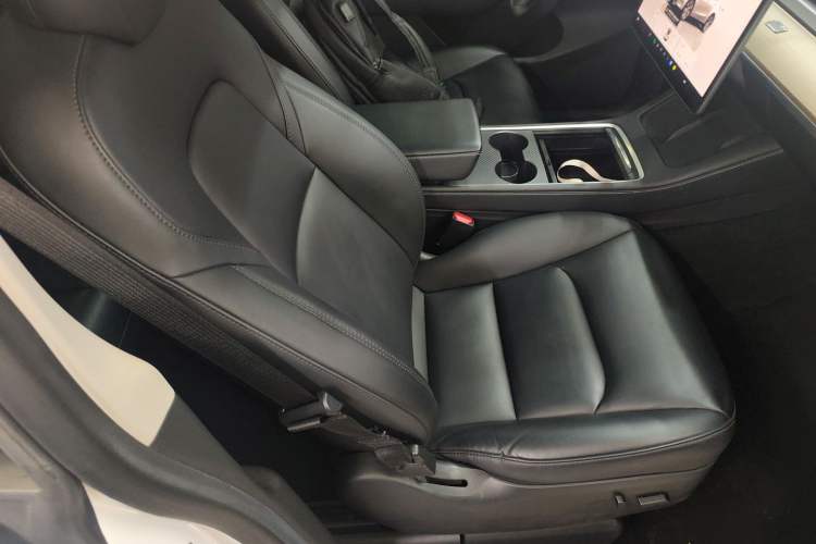 Used Tesla Model Y 2022 Long-Range All-Wheel-Drive Version
