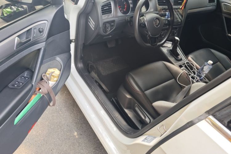 Used Volkswagen Golf 2016 1.6L Automatic Fashion Model Driver Seat