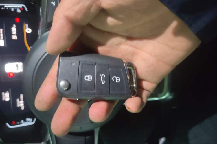 Used Volkswagen T-ROC 2022 280TSI DSG Two-Wheel Drive R-Line Pro PLUS
