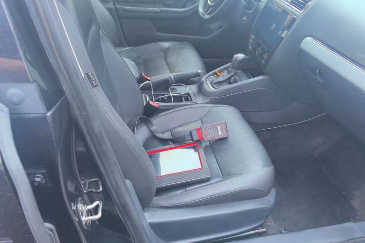 Used Volkswagen Sagitar 2015 1.6L Automatic Comfort Model Right Front Seat