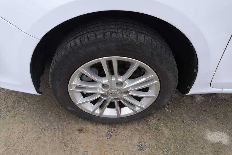 Used BYD e5 2017 300 Prestige Edition Left Front Wheel Hub