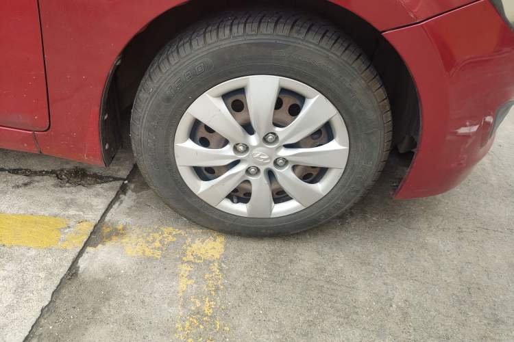 Used Hyundai Verna Ray 2014 1.4L Manual GL Right Front Wheel Hub