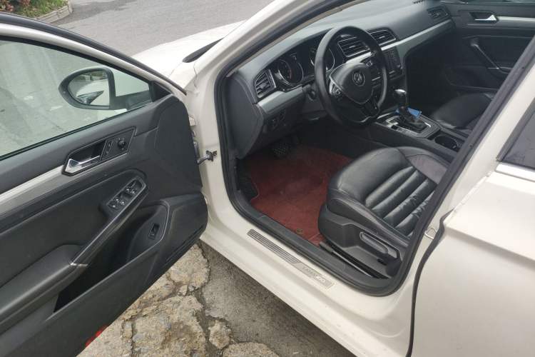 Used Volkswagen Lamando 2017 280TSI DSG Comfort Edition Driver Seat