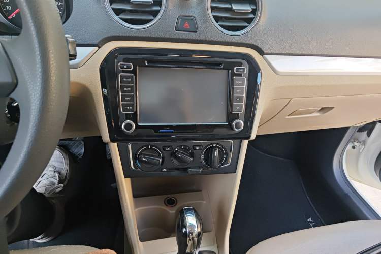 Used Volkswagen Jetta 2013 1.6L Automatic Comfort Model Audio And AC Panel