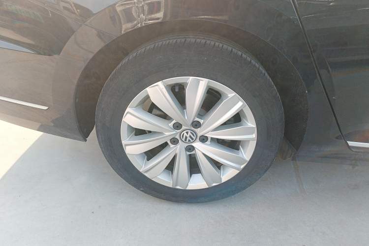 Used Volkswagen Passat 2020 330TSI Elite Edition China VI Right Rear Wheel Hub