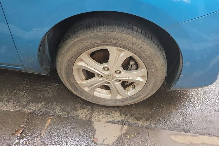 Used Mazda 3 2011 Sedan 1.6L Automatic Comfort Model Right Front Wheel Hub