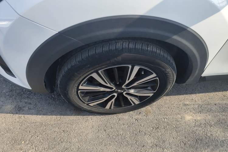 Used Kia kx1 Stonic 2021 1.4L CVT Fun Edition Left Front Wheel Hub