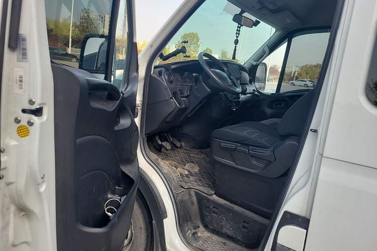 Used Iveco Eurocargo 2021 2.0T Manual Super Rui Long Wheelbase Short Overhang High Roof Side-Sliding Door F1A Interior 3